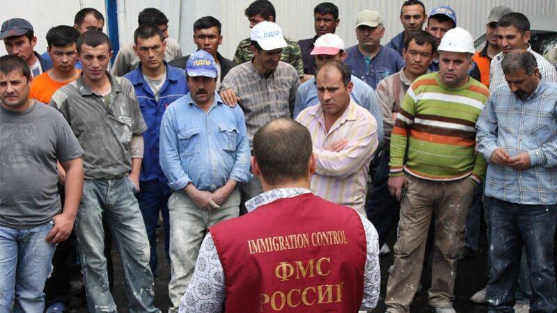 Эксперты объяснили, как сократить число трудовых мигрантов в России - riafan.ru - Россия