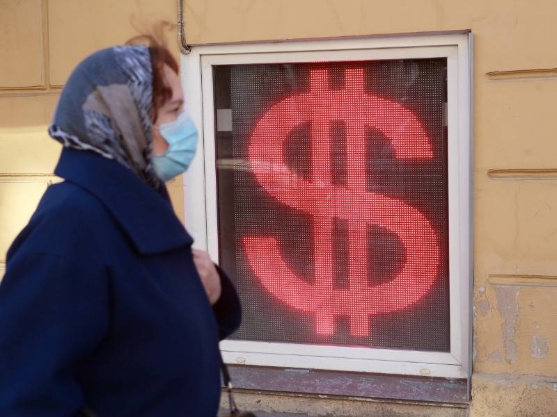 Аналитики допускают падение рубля до 103 за доллар при пессимистическом сценарии - sobesednik.ru