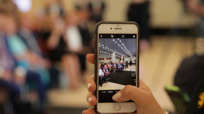 Apple блокирует iPhone, украденные во время протестов в США - piter.tv - Сша