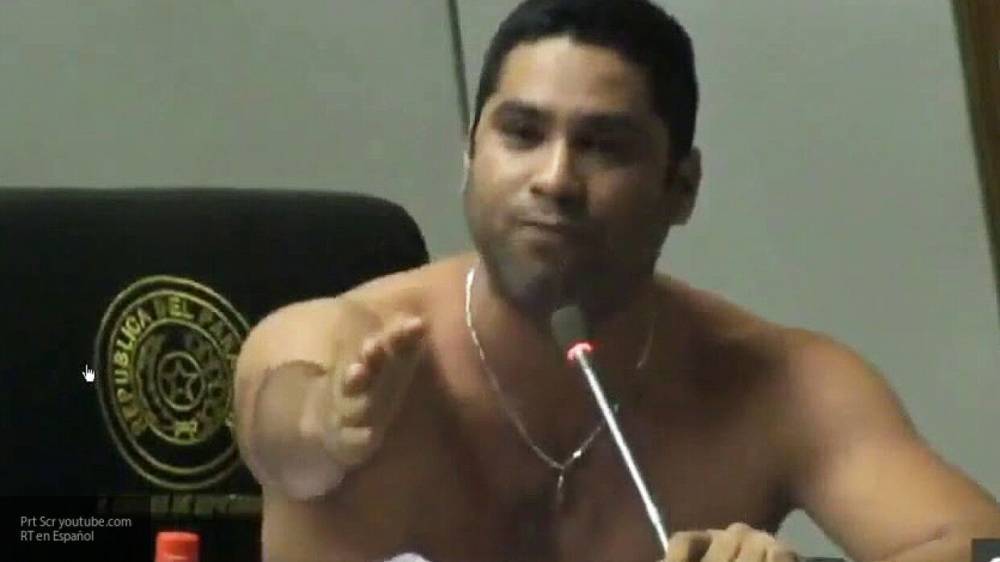 Парагвайский политик Антонио Бритес разорвал рубашку во время выступления в Конгрессе - politexpert.net - Бразилия - Парагвай