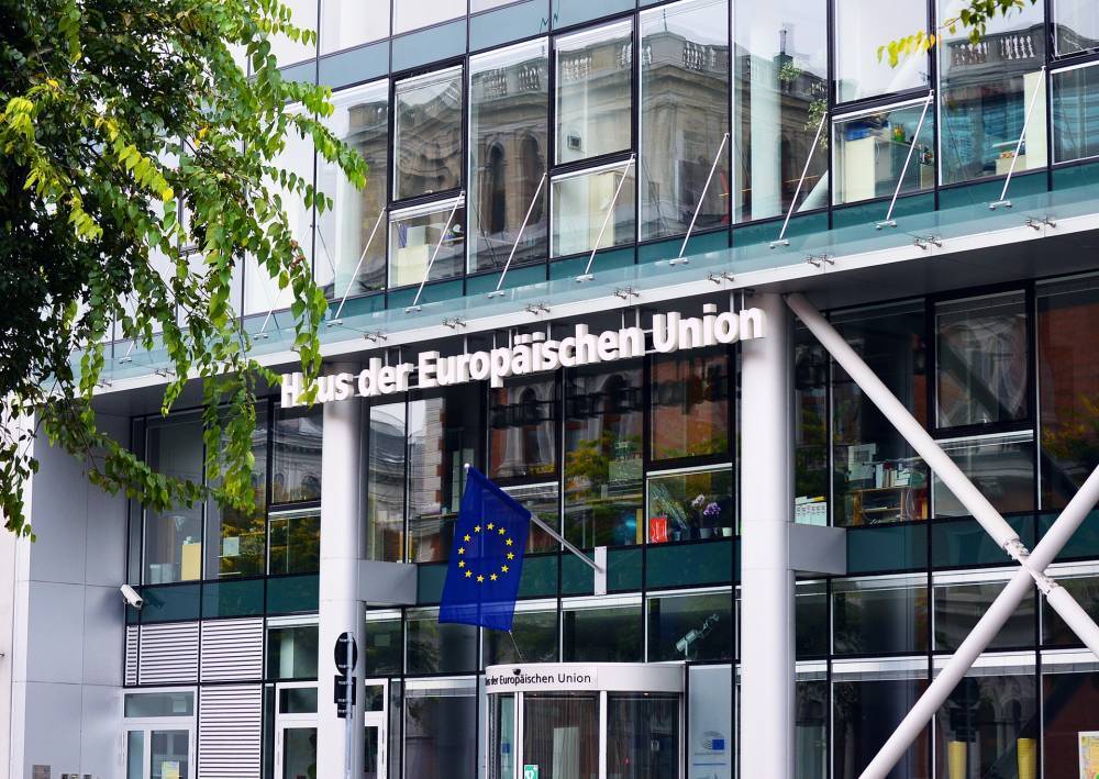 Хорст Зеехофер - Еврокомиссии рекомендовали продлить ограничение на въезд для ряда граждан - vm.ru - Германия - Евросоюз