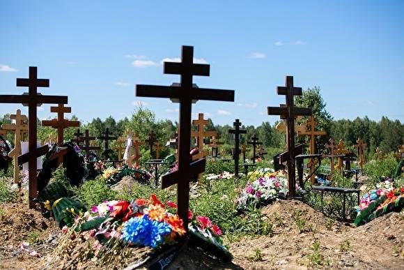 Павел Креков - В Свердловской области разрешили ходить на кладбища, как в парки - znak.com - Свердловская обл.