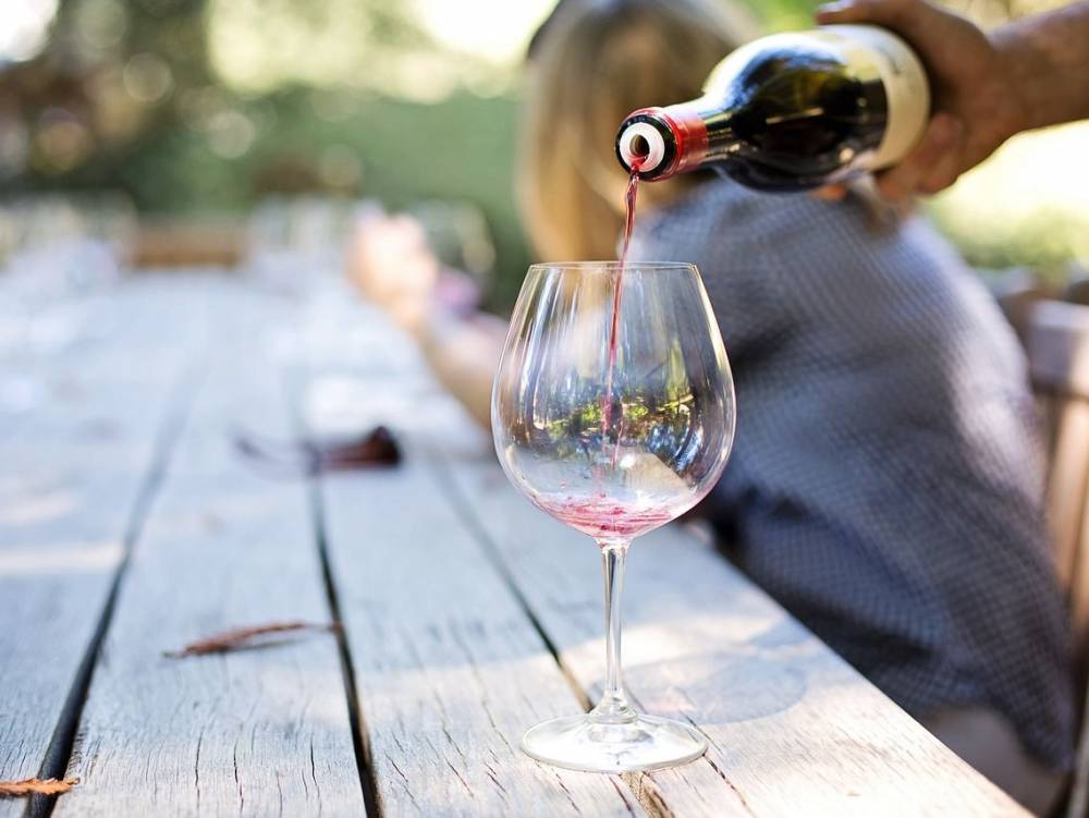 Во Франции 300 млн литров вина переработают в сырье для санитайзеров - gordonua.com - Франция