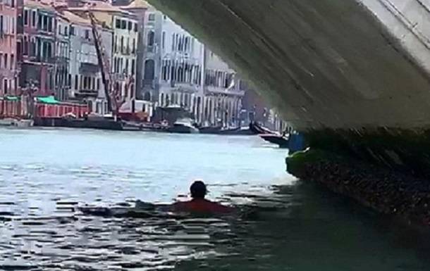 Туристы в день открытия границ искупались в канале Венеции - korrespondent.net - Венеция
