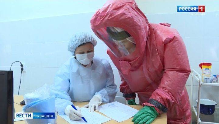 Стаж работающим с COVID-19 медикам посчитают по схеме день за три - vesti.ru - республика Чувашия