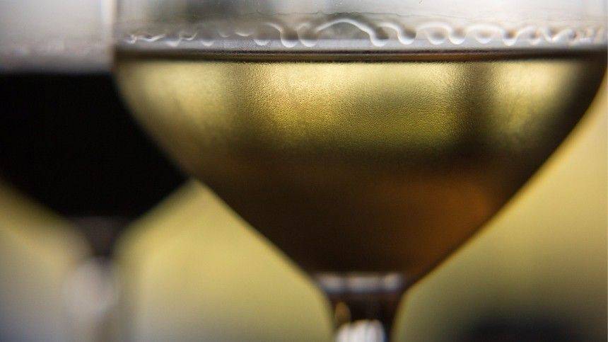 Названы самые востребованные алкогольные напитки россиян во время пандемии - 5-tv.ru - Такск
