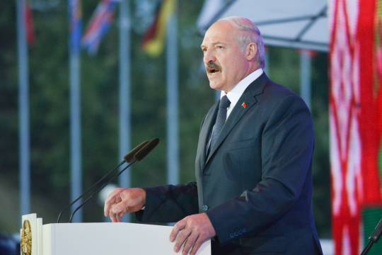 Александр Лукашенко - Лукашенко пояснил, почему Белоруссия не пошла на «крайние меры» по борьбе с COVID-19 - versia.ru - Белоруссия