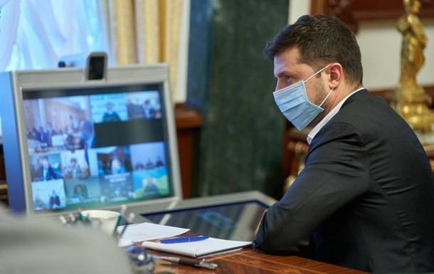 Владимир Зеленский - МОЗ не мог купить костюмы вдвое дороже – Зеленский - korrespondent.net - Президент