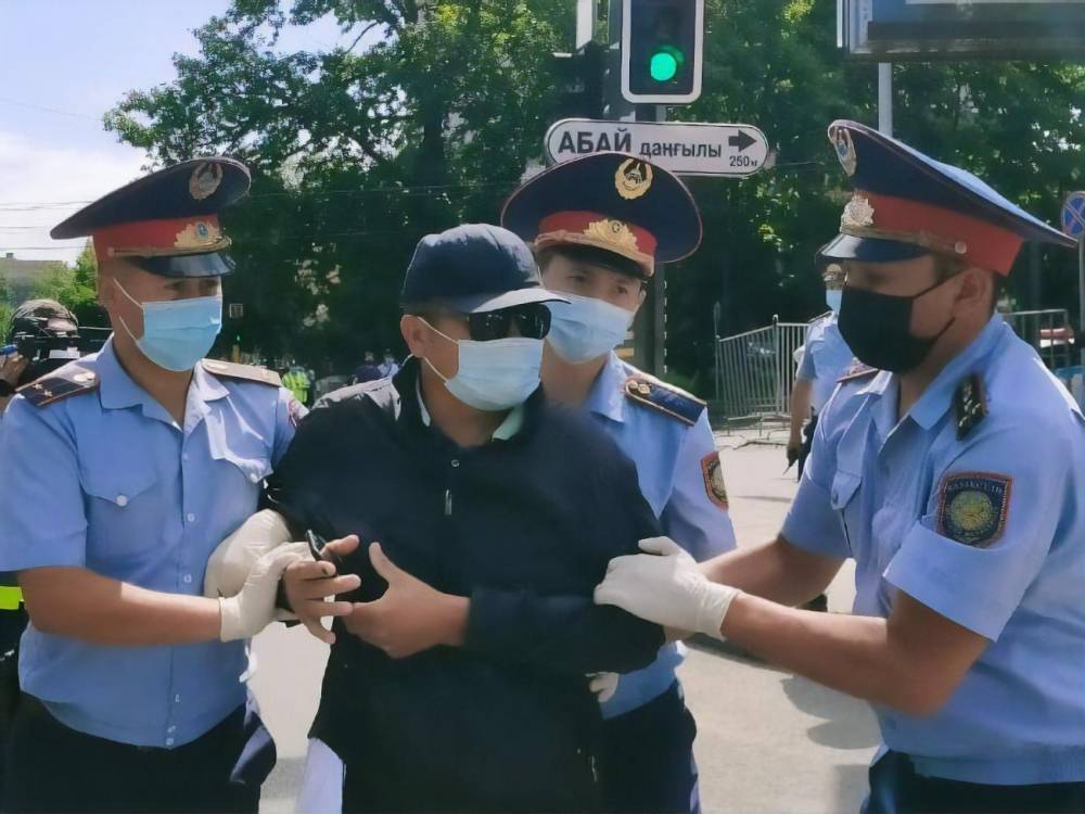 В Казахстане задержали более 100 участников акций протеста - gordonua.com - Казахстан