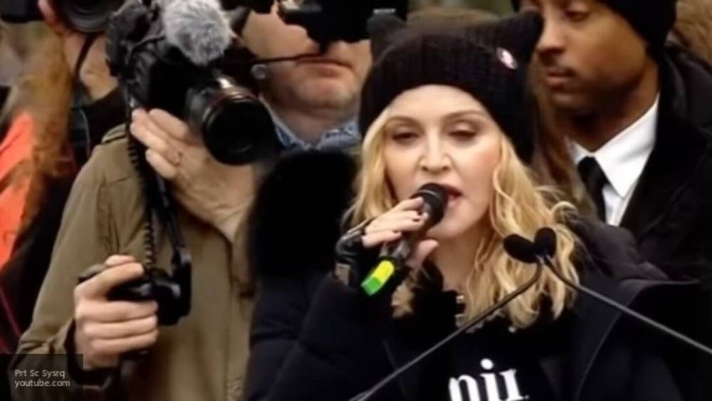 Джордж Флойд - Мадонна на костылях пришла на марш в защиту прав чернокожих - inforeactor.ru