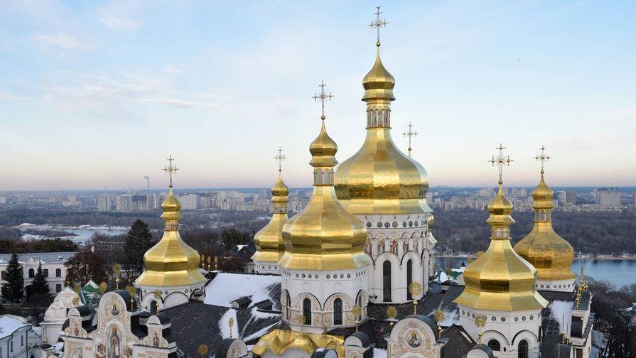 Православные верующие отмечают День Святой Троицы - gazeta.ru - Россия