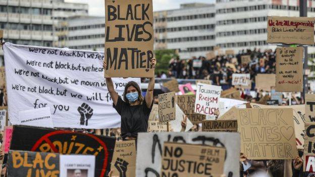 Акции против расизма и произвола полиции вывели на улицы мира тысячи людей - eadaily.com - Англия - Лондон