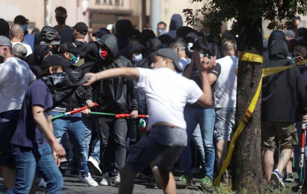 Протест против коронакризиса в Риме: полиция применила слезоточивый газ и водометы - rbc.ua - Рим