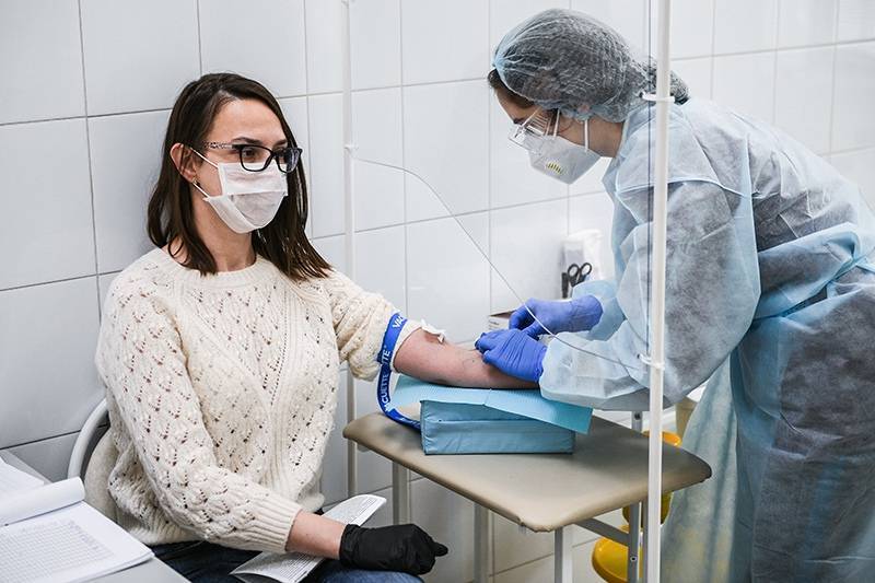 Более 13 миллионов тестов на коронавирус проведено в России - tvc.ru - Россия
