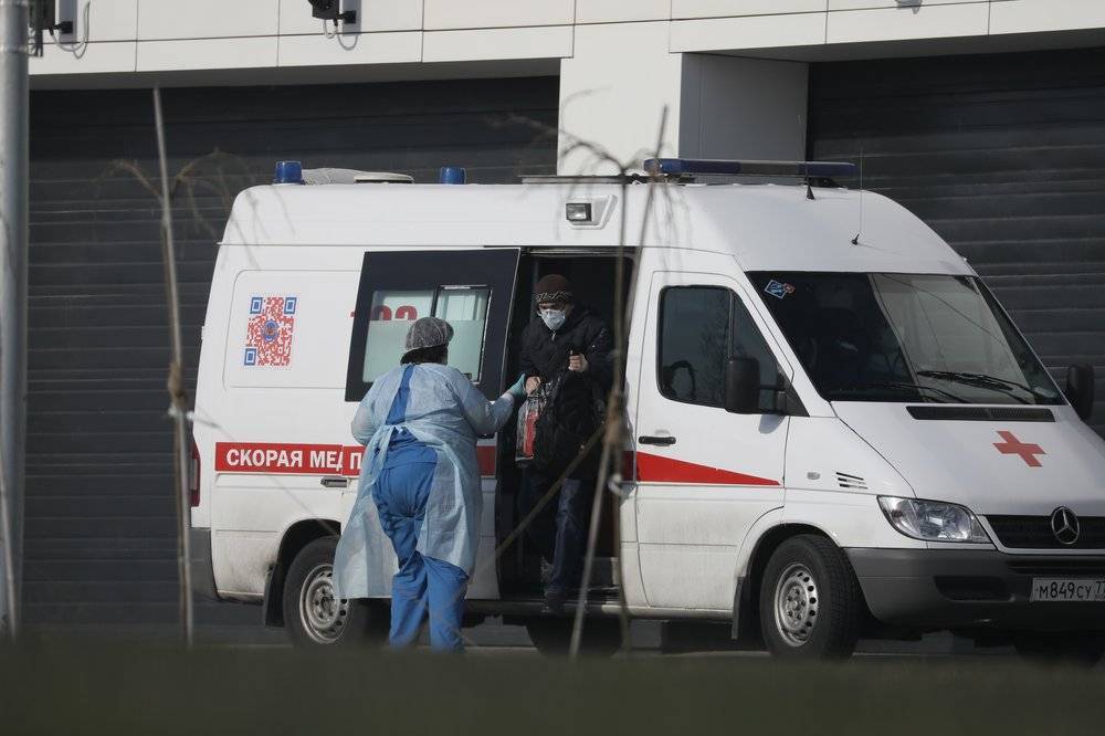 Коронавирус выявили у почти девяти тысяч человек в России за сутки - vm.ru - Россия