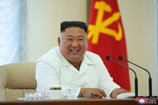 Ким Ченын - Ким Чен Ын впервые за три недели появился на публике, облачённый в необычный наряд - versia.ru - Корея - Кндр