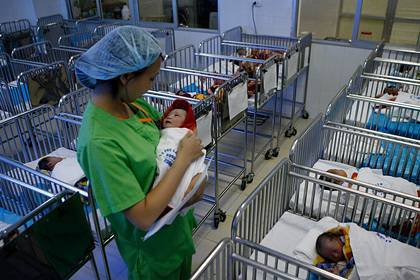 Застрявшая во Вьетнаме россиянка родила ребенка в разгар пандемии коронавируса - lenta.ru - Россия - Челябинск - Вьетнам