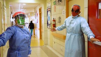 Врачи-супергерои спасают перуанских детей от коронавируса. - riafan.ru