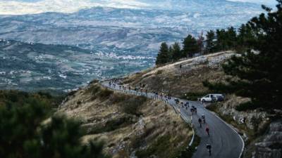 Двое велогонщиков на «Джиро д'Италия» сдали положительные тесты на коронавирус - russian.rt.com - Италия
