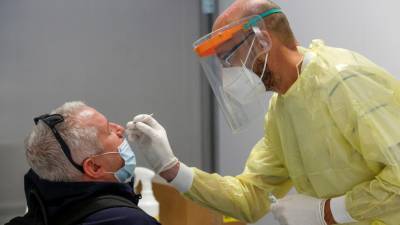 Анатолий Альтштейн - Во Франции за сутки выявили более 12 тысяч случаев коронавируса - russian.rt.com - Франция - Santé