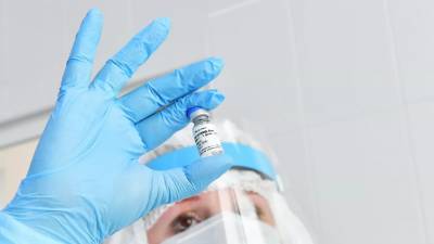 Анатолий Альтштейн - Эксперт рассказал, нужно ли проходить обследование перед вакцинацией от COVID-19 - russian.rt.com
