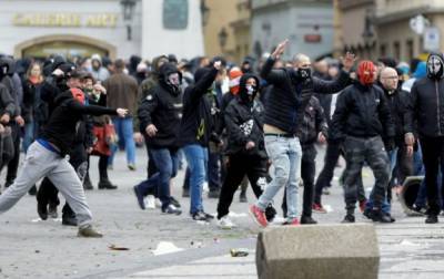Беспорядки на акции против карантина в Праге: полиция задержала более 150 человек - rbc.ua - Прага - Чехия
