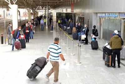 Туристы массово ринулись улетать из Турции из-за новых правил по коронавирусу - lenta.ru - Турция - Англия