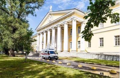 Старейшая больница Петербурга лишилась главврача перед второй волной коронавируса - znak.com - Санкт-Петербург
