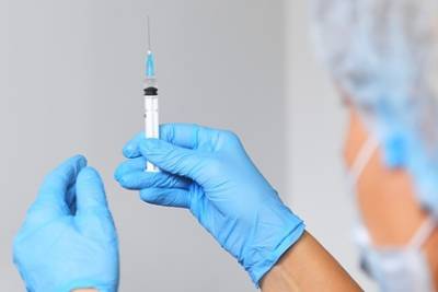 Названо число готовых сделать прививку от коронавируса россиян - lenta.ru - Россия