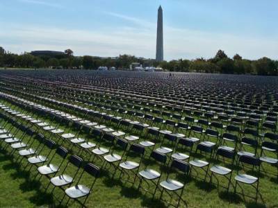 Возле Белого дома установили 20 тыс. стульев в память об умерших от COVID-19 - gordonua.com - Сша - Вашингтон