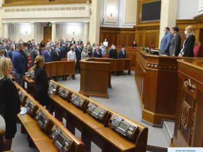 За сентябрь в Верховной Раде COVID-19 заболели 27 депутатов и сотрудников аппарата - gordonua.com - Украина