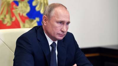 Владимир Путин - Путин: угроза COVID-19 пока не отступила - gazeta.ru - Россия
