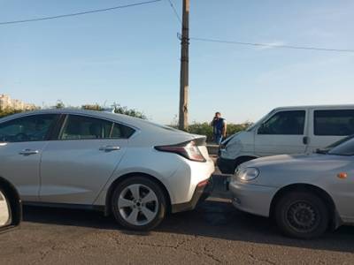 В Запорожье на дамбе из-за аварии образовалась пробка, – фото - inform.zp.ua - Украина - Киев - Запорожье