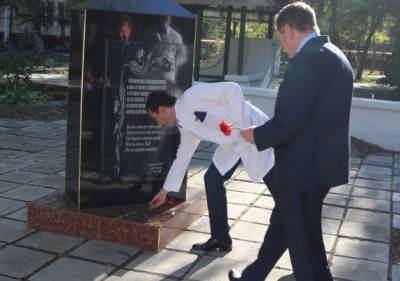 Александр Шувалов - В Дагестане установили памятник медикам, погибшим в борьбе с Covid-19 - eadaily.com - республика Дагестан
