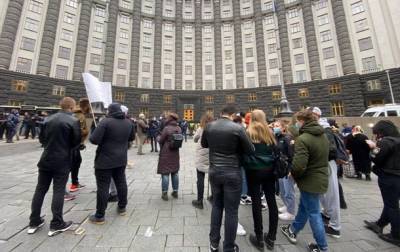 В Киеве протестуют против карантина выходного дня - korrespondent.net - Украина - Киев