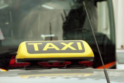 Олег Эргашев - В Петербурге планируют организовать такси для горожан с подозрением на COVID-19 - abnews.ru - Санкт-Петербург