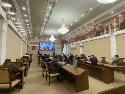 Самоизоляция 65+, запреты для школьников и нет новогодним елками. В Ульяновской области вводят ужесточения из-за коронавируса - ulpravda.ru - Ульяновская обл.