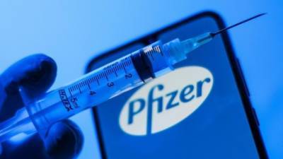 Вакцина от коронавируса Pfizer вызвала у добровольцев ощущение тяжелого похмелья - 5-tv.ru - Россия - Сша - Англия - Германия