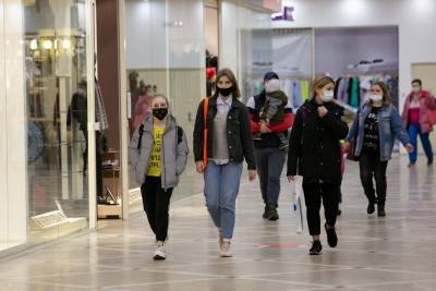 Из-за коронавируса в торговых центрах Екатеринбурга падает количество посетителей - znak.com - Екатеринбург