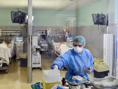 В итальянских больницах не хватает мест из-за коронавируса, медики требуют локдауна - golos.ua - Италия