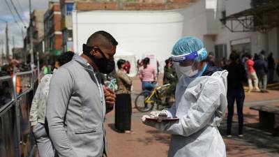 Андрей Младенцев - В Колумбии за сутки выявили более 8000 случаев коронавируса - russian.rt.com - Колумбия