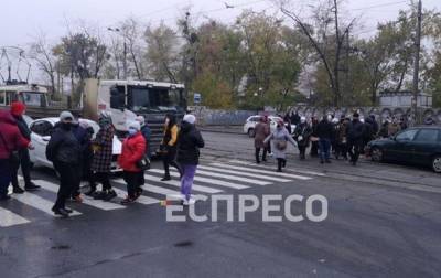 В Киеве перекрыли улицу из-за карантина выходного дня - korrespondent.net - Киев - Черновцы - район Дарницкий