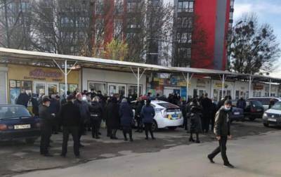 Полиция заблокировала рынки Львова в первый день карантина выходного дня - rbc.ua