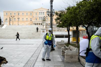 Греция закрывает школы из-за критической ситуации с COVID-19 - zik.ua - Франция - Греция