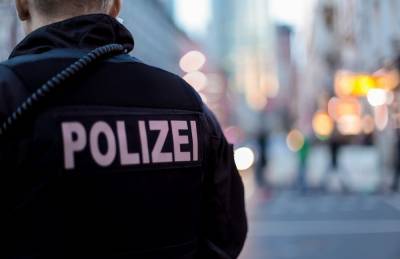 Во Франкфурте полиция водометом разогнала акции противников и сторонников коронавирусного карантина - sharij.net - Германия