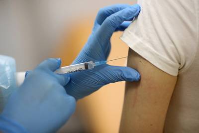 Центр «Вектор» начнет исследование своей вакцины от COVID-19 на пожилых - lenta.ru