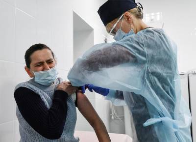 Ринат Максютов - В России начались пострегистрационные испытания второй вакцины от COVID-19 - rtvi.com - Россия