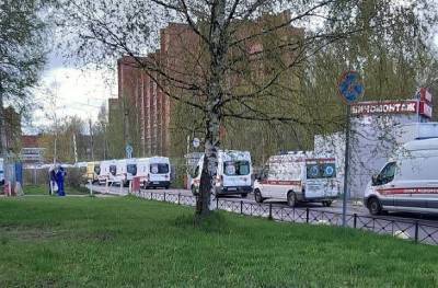 Сотрудники городской станции скорой помощи через суд пытаются добиться «коронавирусных» выплат - rosbalt.ru - Санкт-Петербург