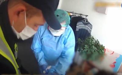 Напуганная вирусом женщина шагнула в окно больницы, видео: "пришла на прием к врачу" - kharkov.politeka.net - Украина - Запорожье