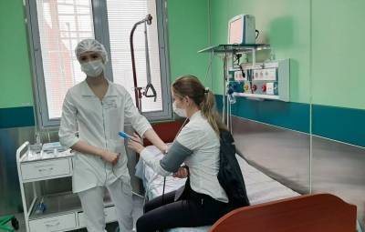 В ульяновских поликлиниках людей принимают медики с коронавирусом - readovka.ru - Ульяновская обл.